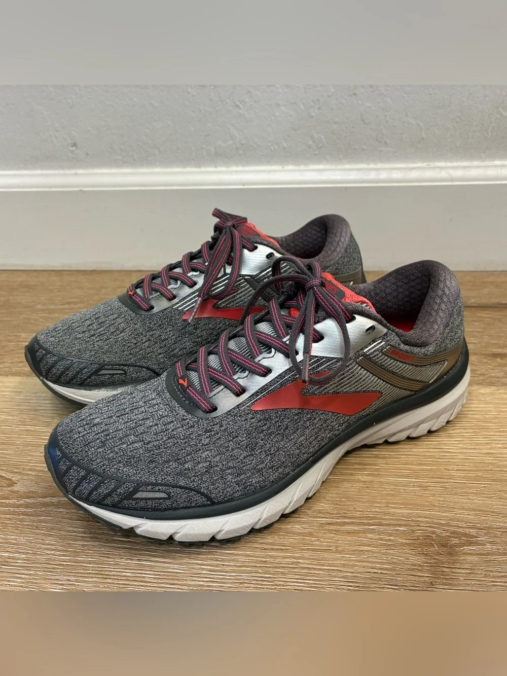 Brooks Adrenaline GTS 18 Running Shoes Grey Pink Women’s US 9.5 EU 41  26.5cm